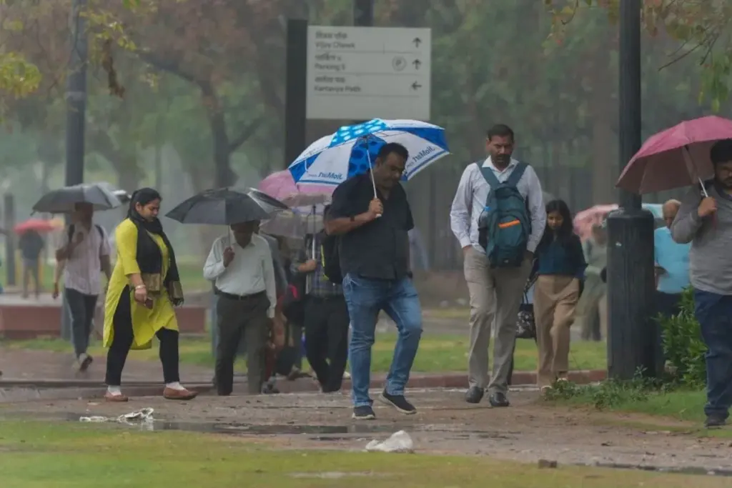 weather-update-today-17-april-delhi-rain-kashmir-storm-heatwave