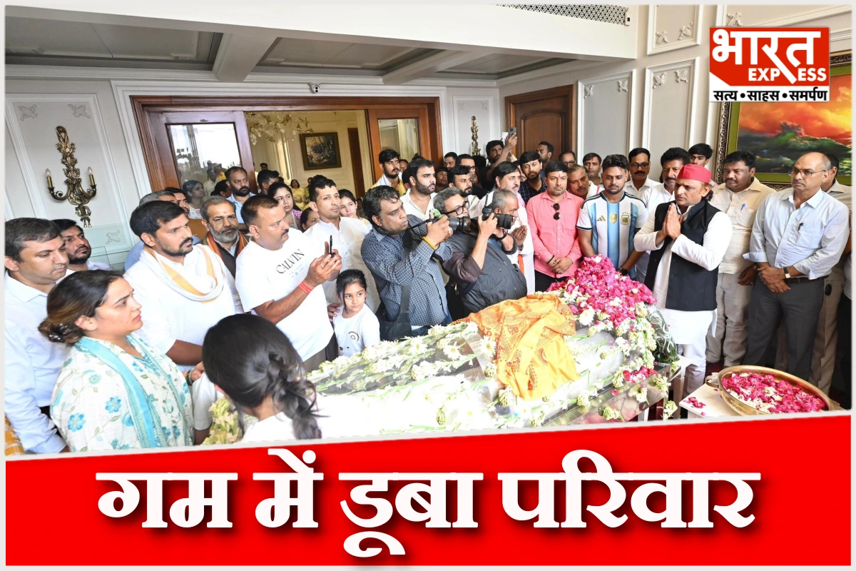 अखिलेश यादव और अपर्णा ने बंद कमरे में की बात, बाहर इंतजार करता रहा पूरा परिवार