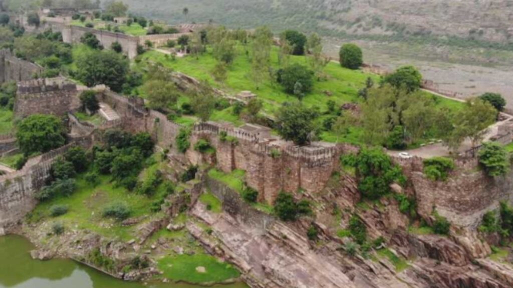 बिना नींव वाला किला