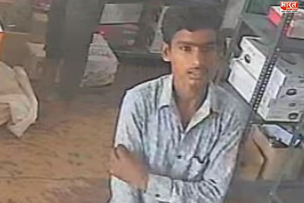 चोरों ने चंद मिनटों में चुराया बैग