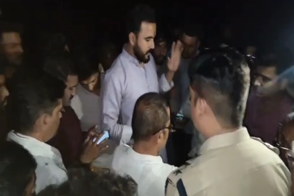 खंडवा में बोरियों में मिला गोवंश का सिर और मांस, गांव में तनाव और पुलिस कार्रवाई
