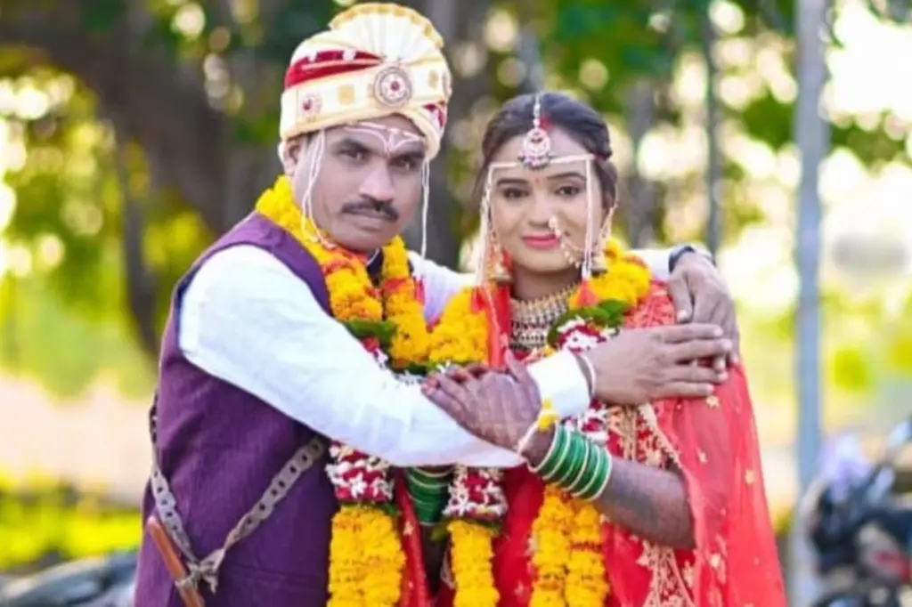 Looteri Dulhan 1 Bride 9 Grooms 8 times married girl cons youth in Beed, Maharashtra