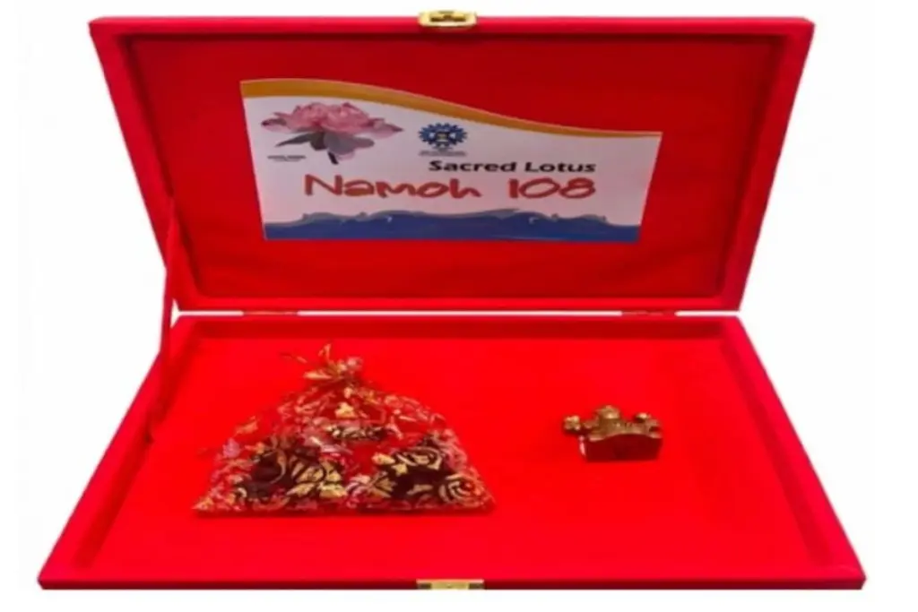 PM Modi gifts 'Namoh 108' Lotus and Banarasi Silk to Vietnam President To Lam.