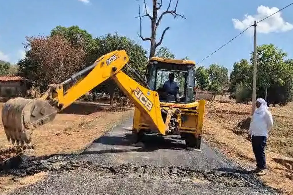 Sitapur MLA Ramkumar Toppo’s ‘Nayak’ Style Action on Low Quality Road Construction