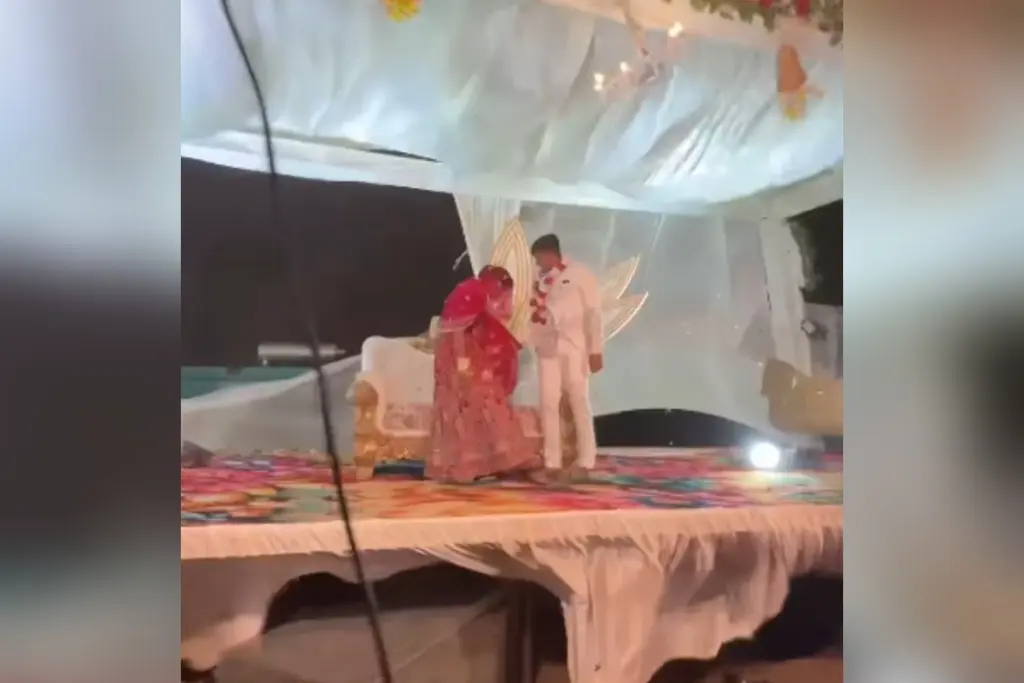 Wedding Viral Video Stage Blows Away Due to Storm During Jaimala