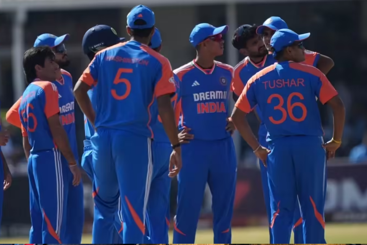 क्रिकेट फैंस के लिए एक बड़ी और मायूस करने वाली खबर सामने आ रही है. भारत और श्रीलंका के बीच आगामी अगस्त महीने में होने वाली टी20 सीरीज पर संकट के बादल मंडरा रहे हैं. मीडिया रिपोर्ट्स की मानें तो दोनों देशों के बीच प्रस्तावित तीन मैचों की यह टी20 सीरीज अब नहीं खेली जाएगी, जिससे फैंस को बड़ा झटका लगा है.