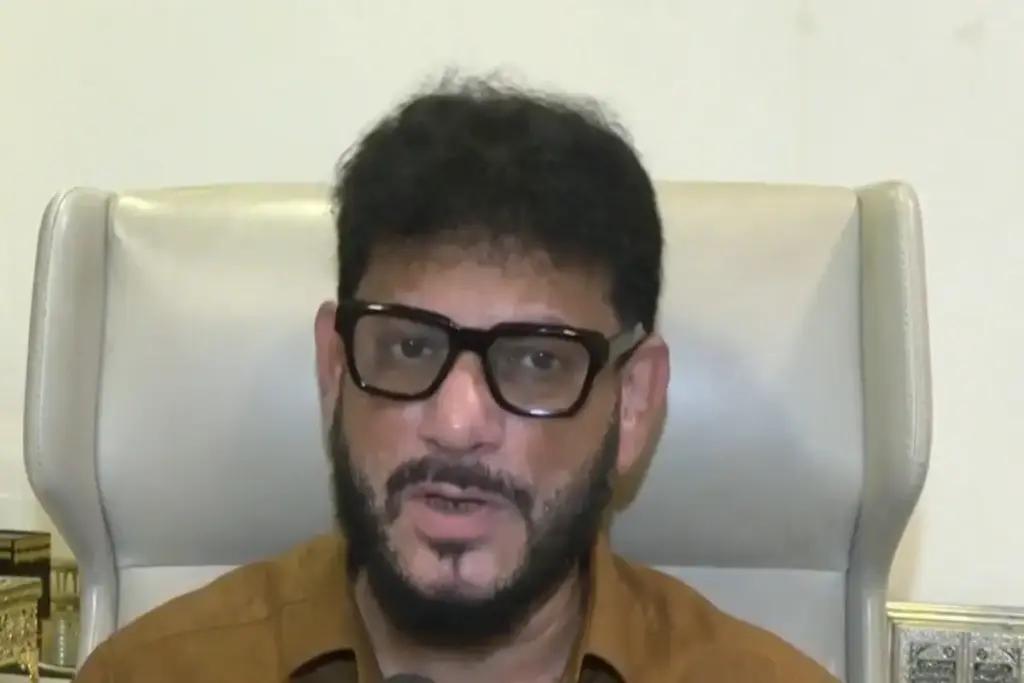 Waris Pathan On Akhilesh Yadav