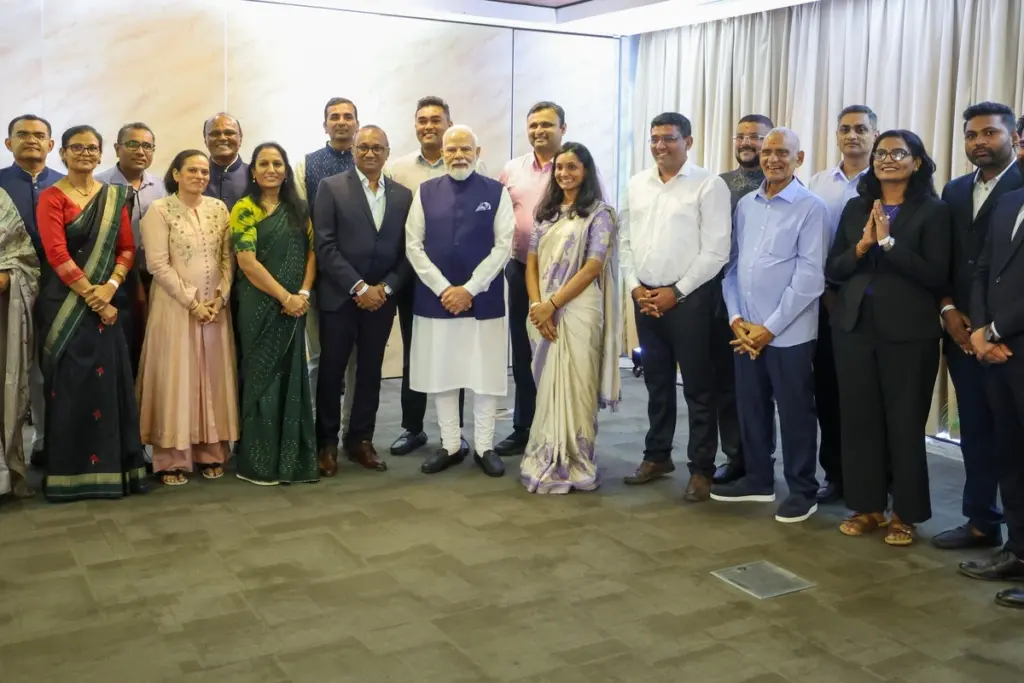 pm-modi-interacts-with-indian-community-in-seychelles-diaspora-meet