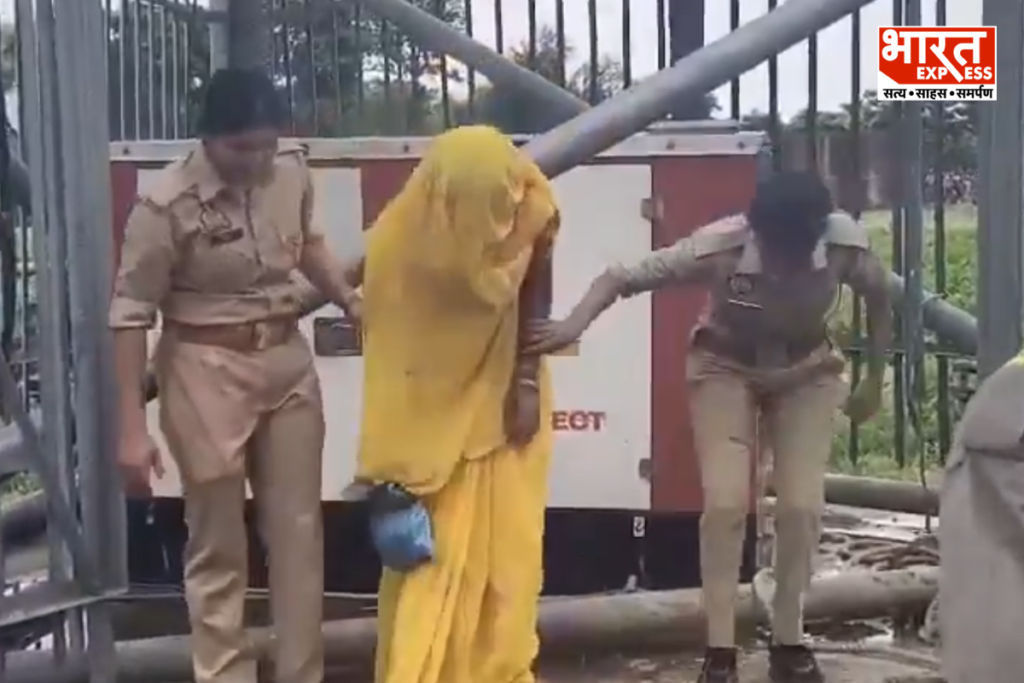 Ballia High Voltage Drama Woman Climbs Mobile Tower For Lover