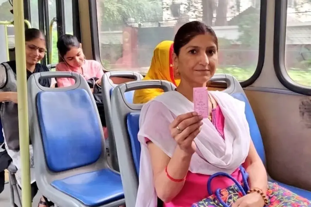 Delhi, Pink Saheli Smart Card, DTC