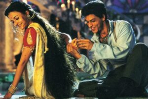साल 2002 में करीब 50 करोड़ रुपये के भारी-भरकम बजट में बनी देवदास उस दौर की सबसे महंगी फिल्मों में से एक थी. इसके आलीशान सेट्स का अंदाजा इसी बात से लगाया जा सकता है कि सिर्फ चंद्रमुखी के कोठे का सेट तैयार करने में ही 12 करोड़ रुपये खर्च हो गए थे. कमाई की बात करें तो फिल्म ने भारत में लगभग 41.67 करोड़ रुपये और दुनियाभर में करीब 90.63 करोड़ रुपये का शानदार बिजनेस किया था. 