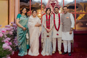 अजित पवार के करीबी सहयोगी और राष्ट्रवादी कांग्रेस पार्टी (NCP) के वरिष्ठ नेता प्रफुल्ल पटेल ने भी समारोह में शिरकत की. प्रफुल्ल पटेल और अजित पवार चार दशक से अधिक समय से राजनीति में साथ काम कर रहे हैं और पार्टी के प्रमुख नेताओं में गिने जाते हैं. पार्थ पवार और कायनात दारा की शादी अगले साल 27 फरवरी को बारामती में होगी. 