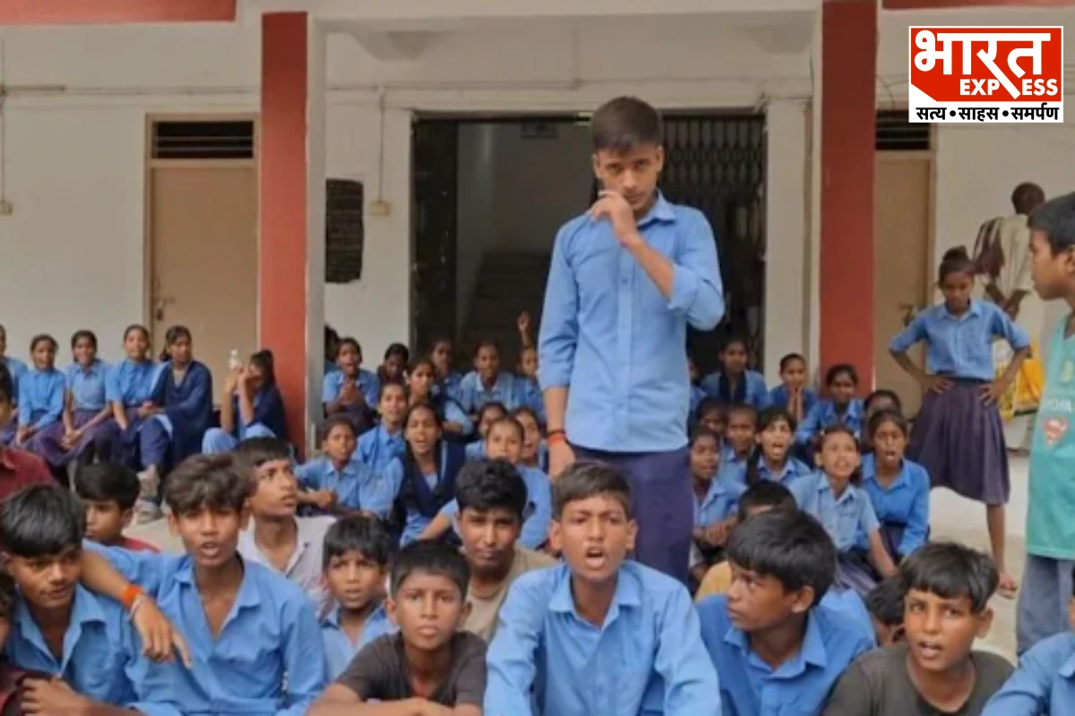 गया में स्कुली बच्चों ने संभाला मोर्चा, स्कूल की बदहाली से तंग आकर पहुंचे एसडीएम ऑफिस