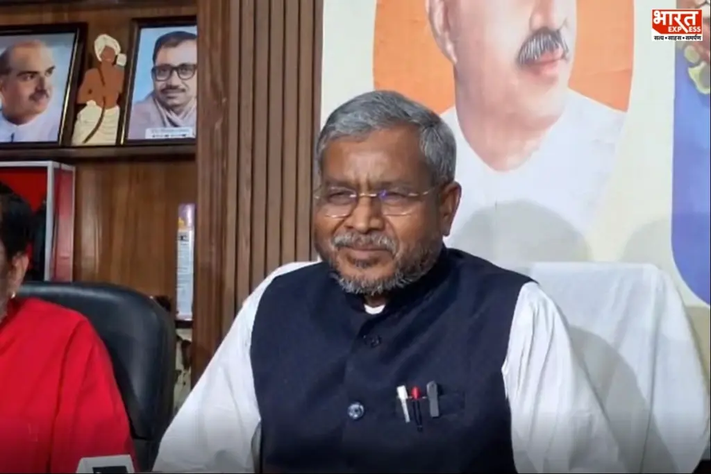 प्रेस कॉन्फ्रेंस में मीडिया को संबोधित करते भाजपा नेता बाबूलाल मरांडी