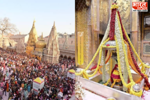 Kashi Vishwanath Temple: काशी विश्वनाथ धाम में पहले सावन सोमवार पर लाखों श्रद्धालु दर्शन के लिए पहुंचे. सुरक्षा के बीच भक्तों ने बाबा का जलाभिषेक किया. 