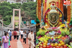 Omkareshwar Temple: ओंकारेश्वर धाम में शिवभक्तों का सैलाब देखने को मिला. श्रद्धालुओं ने नर्मदा जल से भगवान शिव का अभिषेक किया. 