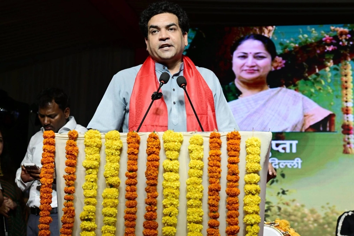 पर्यटन मंत्री कपिल मिश्रा ने कहा कि इस बार भी तीज महोत्सव का आयोजन भव्य स्तर पर किया गया है. उन्होंने बताया कि आईएनए और पीतमपुरा स्थित दिल्ली हाट में बड़ी संख्या में महिलाएं उत्साह के साथ शामिल हो रही हैं. आयोजन का उद्देश्य दिल्ली की विविध सांस्कृतिक पहचान, लोक कला और पारंपरिक विरासत को देश-दुनिया के सामने पेश करना है.