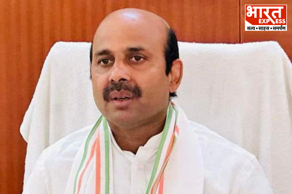 Ambulance Stuck In BJP Leader Harish Dwivedi Convoy Traffic Jam Video Viral Bharat Express