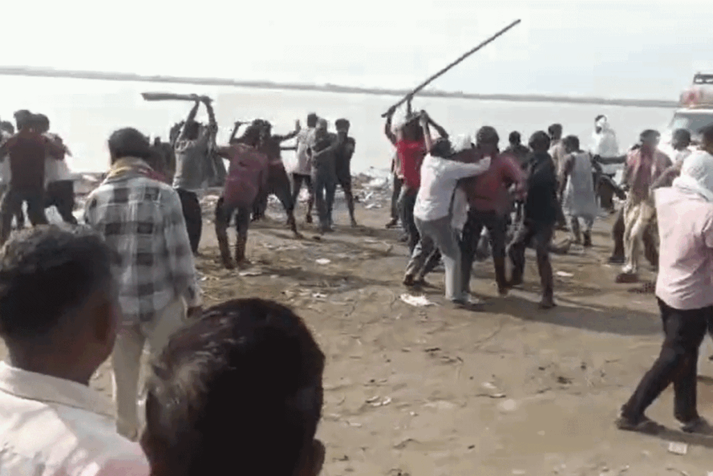 amroha-tigri-ganga-dham-funeral-clash-lathi-attack-five-injured-viral-video