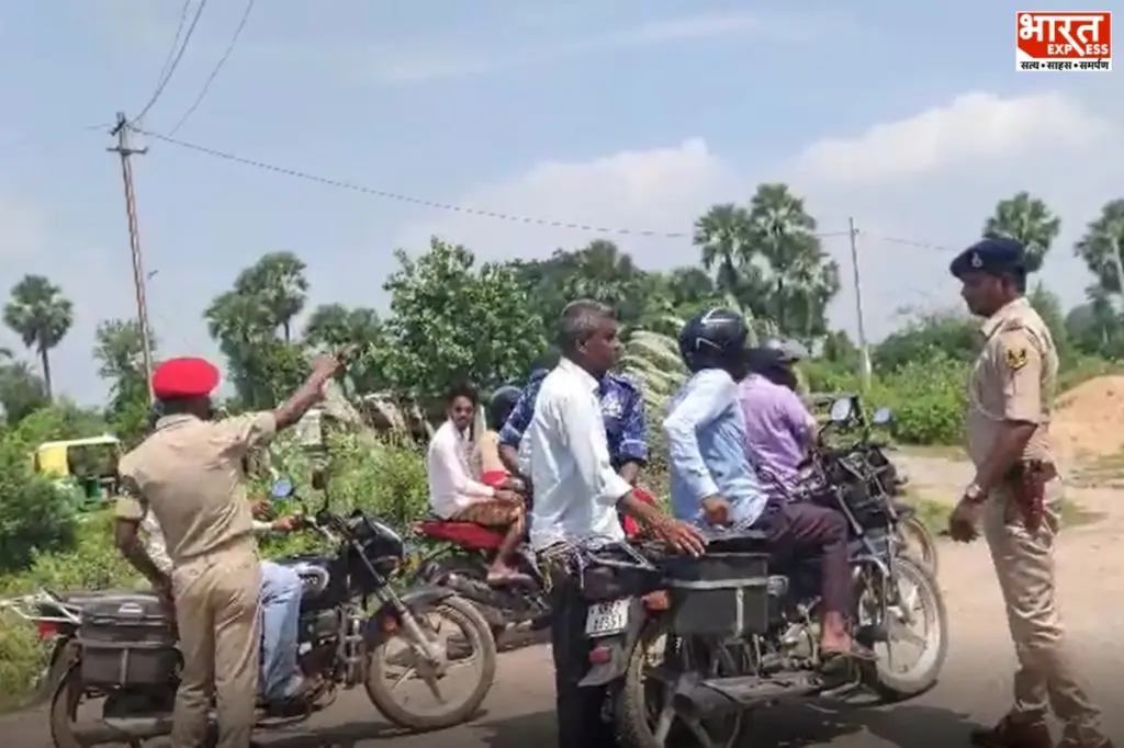 हिसुआ में धारा 163 लागू होने के बाद फ्लैग मार्च करते सुरक्षा बल.