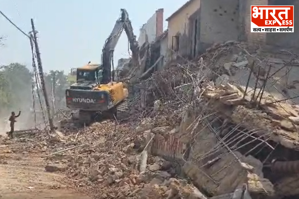 DDA Bulldozer Action in Delhi Chhatarpur Satbari to Widen Road