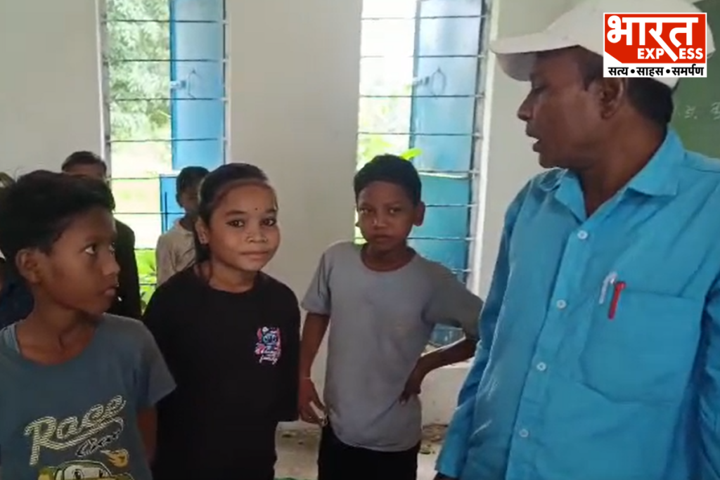 Drunk Teacher Reaches Primary School In Shahdol Beohari Bharat Express