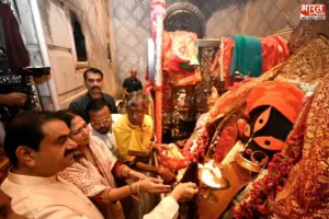 ‘जय मां काली…!’ पत्नी प्रीति संग कालीघाट मंदिर पहुंचे गौतम अदाणी, लगाया जयकारा
