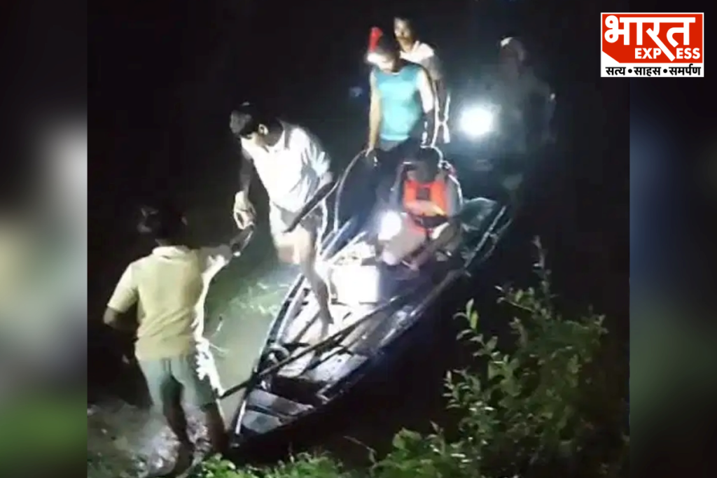 Ghazipur Youth Jumps In Gomti River After Fight With Wife Rescued Bharat Express