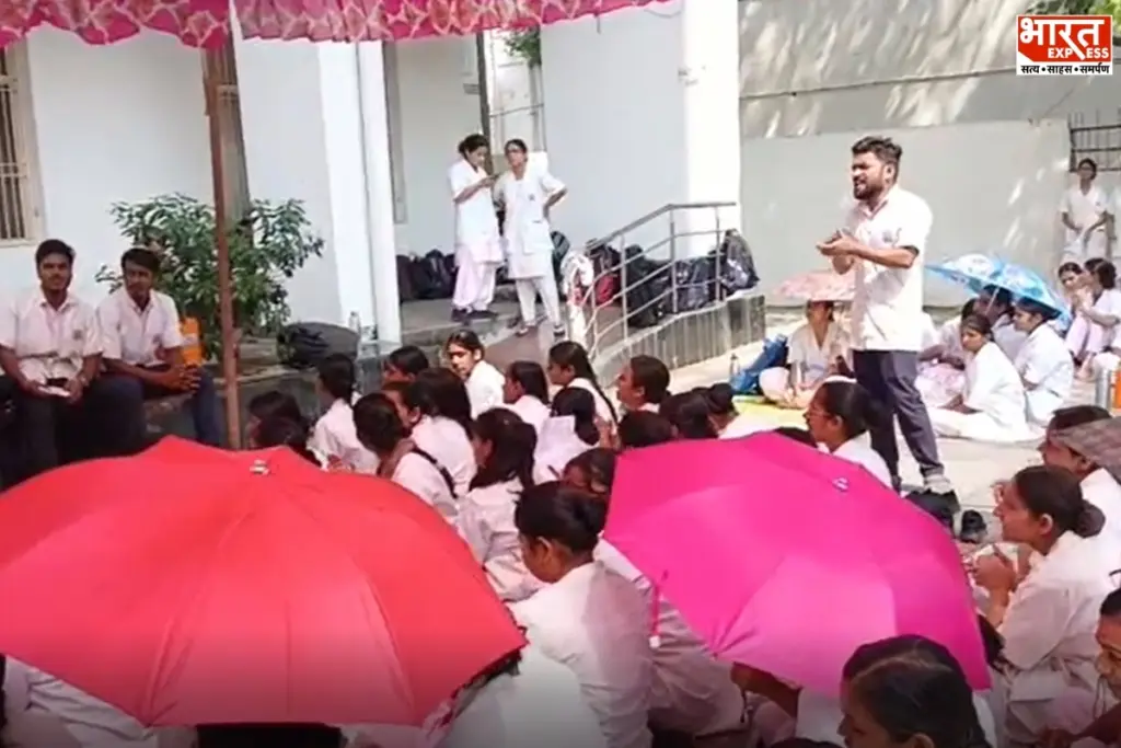 KGMU Nursing Students Protest