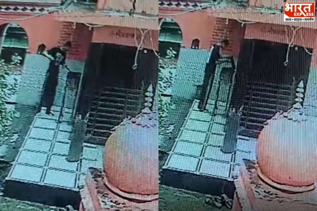 मुजफ्फरनगर के प्रसिद्ध भैरव मंदिर में बेखौफ चोर ने दानपात्र तोड़कर की चोरी, घटना सीसीटीवी में कैद.