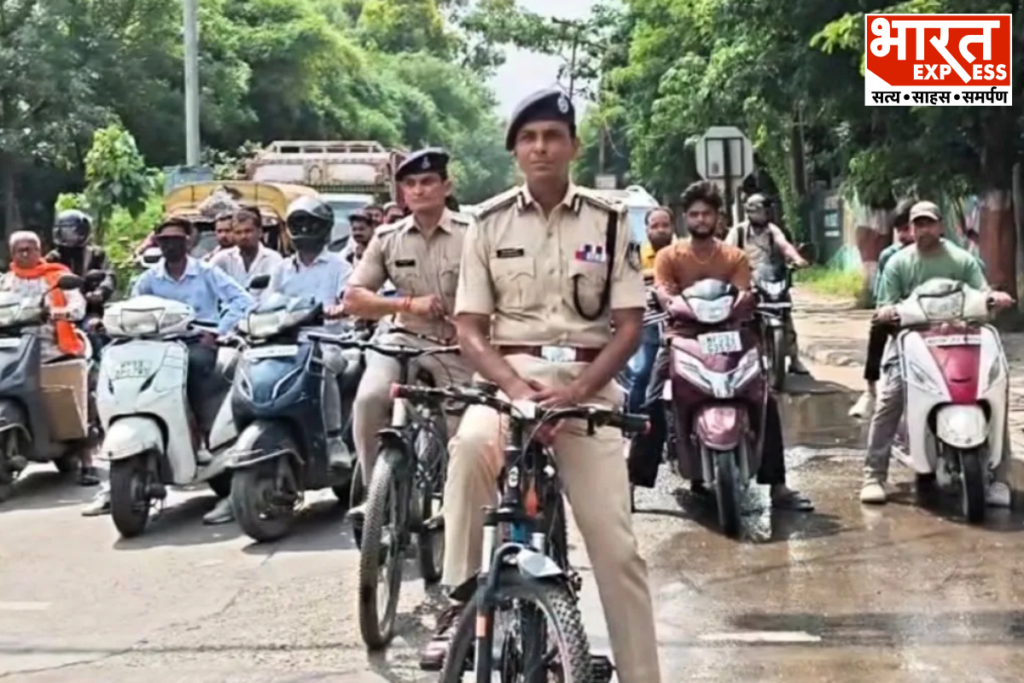 No Car Day Indore Police Commissioner Rides Cycle Collector Uses E Scooter