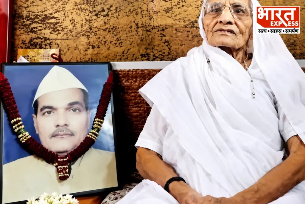 Damodardas Mulchand Modi Profile: पीएम मोदी के पिता का जीवन | Bharat Express