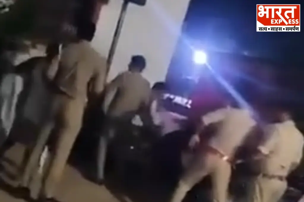 Deoria Police Raid Wanted Criminal Vikas Yadav Women Clash Viral Video