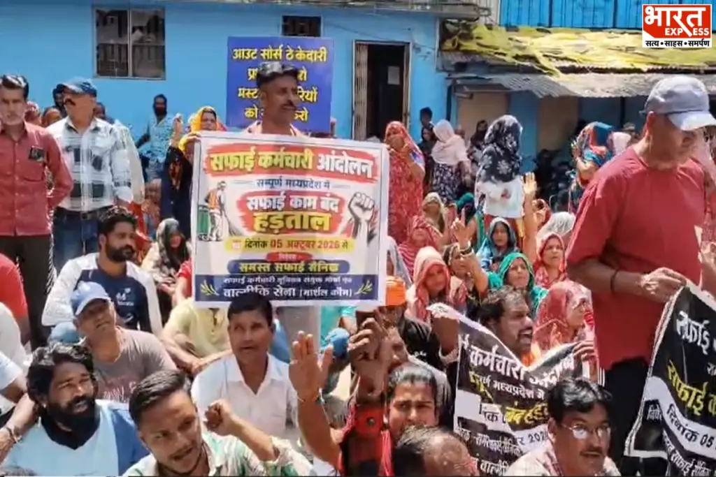 madhya-pradesh-sanitation-workers-strike-indore-jhadu-bandh-garbage-collection