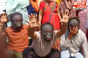 मेरठ में क्यों बंदर बन कलेक्ट्रेट पहुंचे लोग? जानें अनोखे प्रदर्शन का कारण