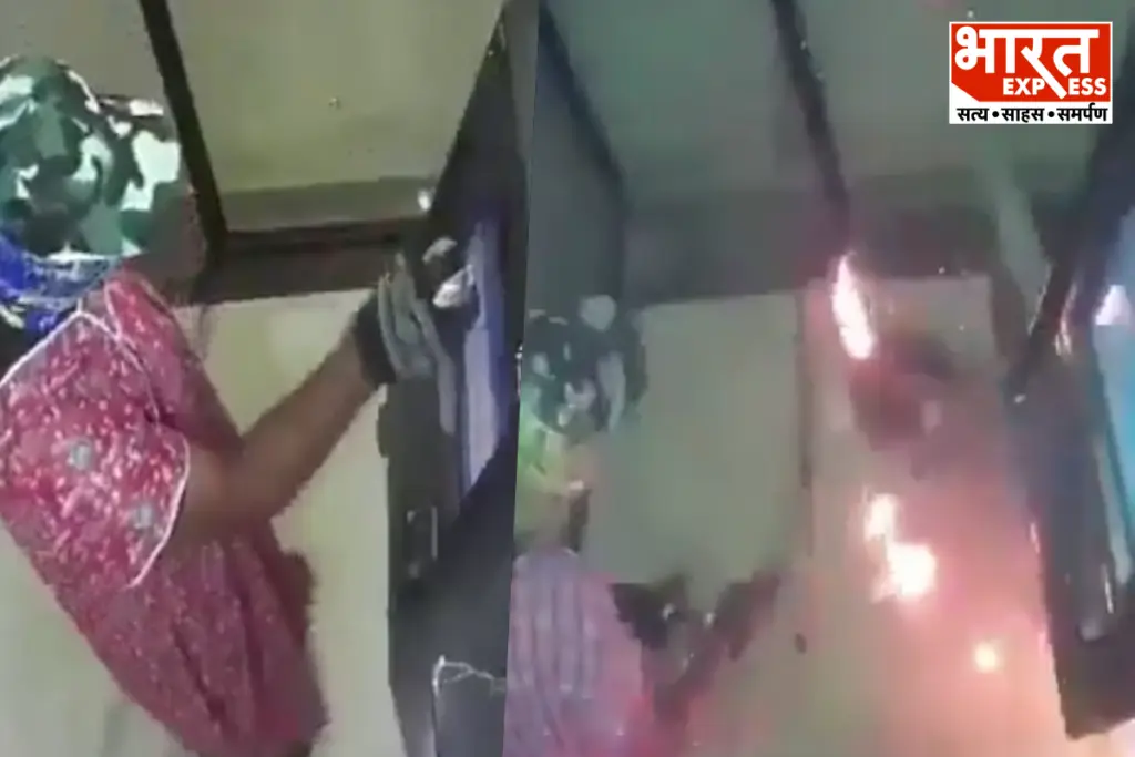 Telangana Kamareddy ATM Robbery Men Wearing Nightie Ambulance SBI