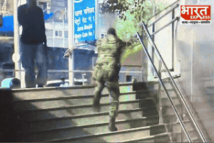 अंडरगारमेंट में क्या छिपाकर ले जा रहा था युवक? मेट्रो स्कैनर ने खोल दिया राज अंडरगारमेंट में क्या छिपाकर ले जा रहा था युवक? मेट्रो स्कैनर ने खोल दिया राज