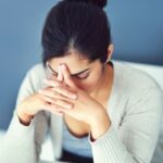 तनाव और एंग्जायटी से राहत के लिए अपनाएं 5 मिनट की टैपिंग तकनीक