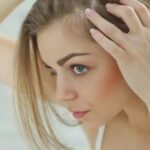 क्या तेजी से झड़ रहे हैं बाल? वजह हो सकती है थायरॉइड की समस्या