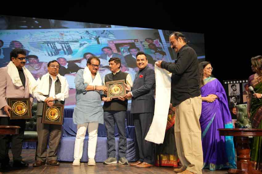 karwan-geeton-ka-neeraj-delhi-sp-singh-baghel-upendrra-rai-bharat-express